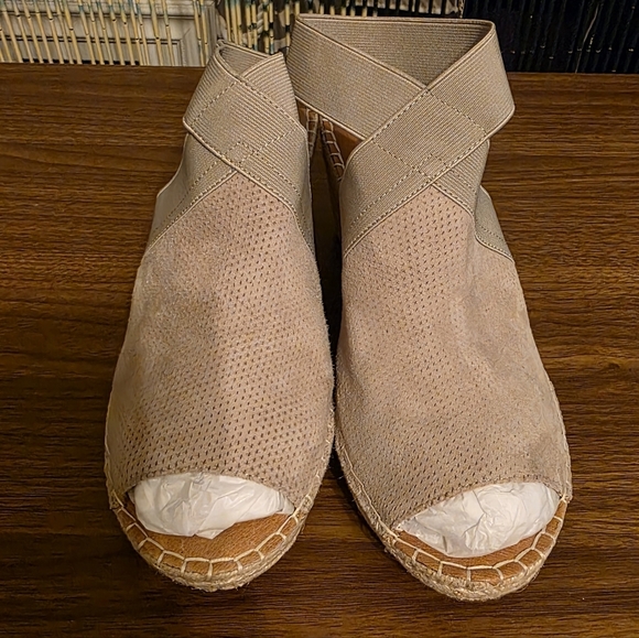 Gentle Souls by Kenneth Cole Signature Perforated Suede Espadrille Wedge W10 - Picture 2 of 8